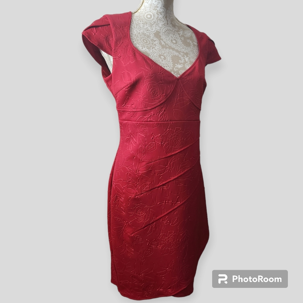 Guess Los Angeles Belle Crimson Valentines Day BodyCon Dress size 12 - Picture 2 of 16